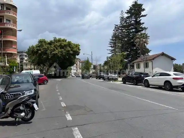 Trilocale ottimo stato, piano rialzato, Porto Vecchio, Sanremo - foto 2