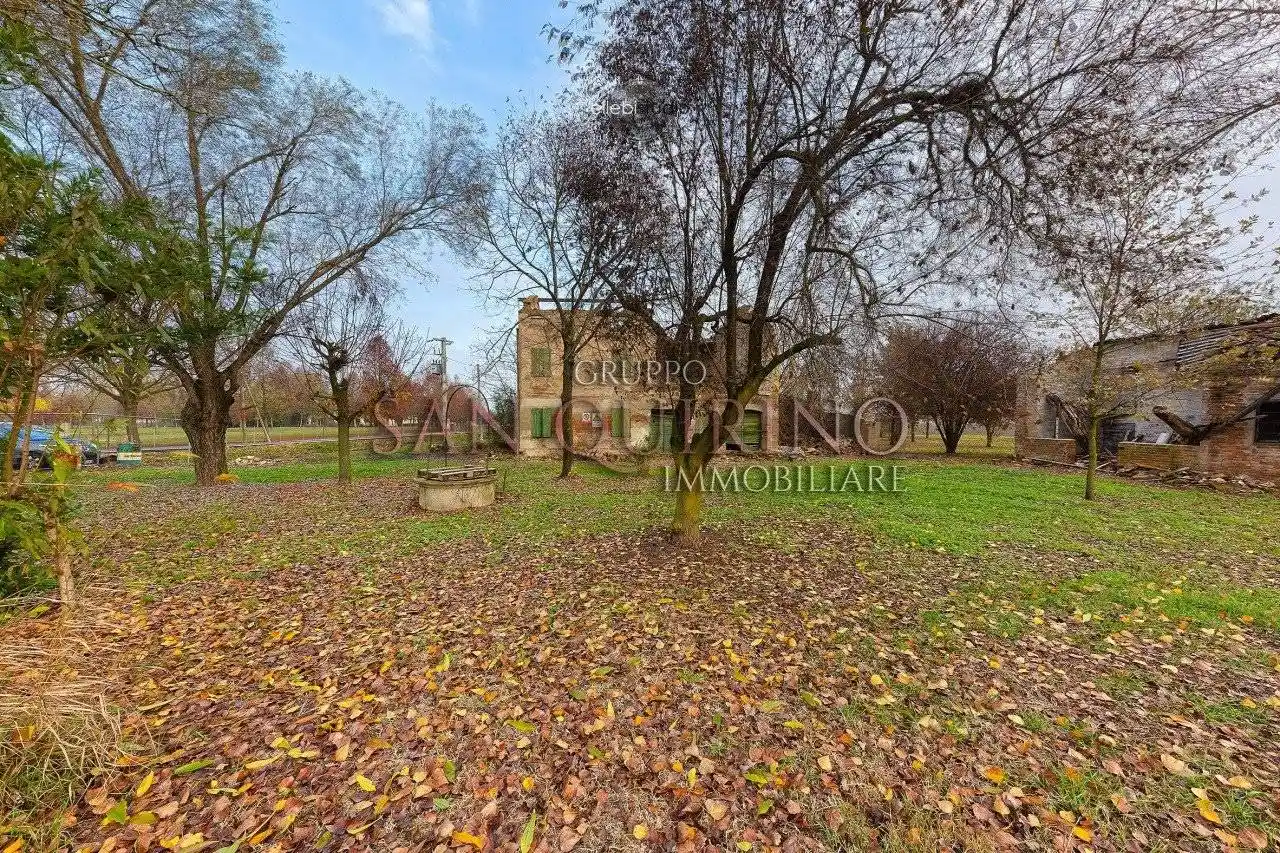 Rustico - Casale in vendita a Mirandola