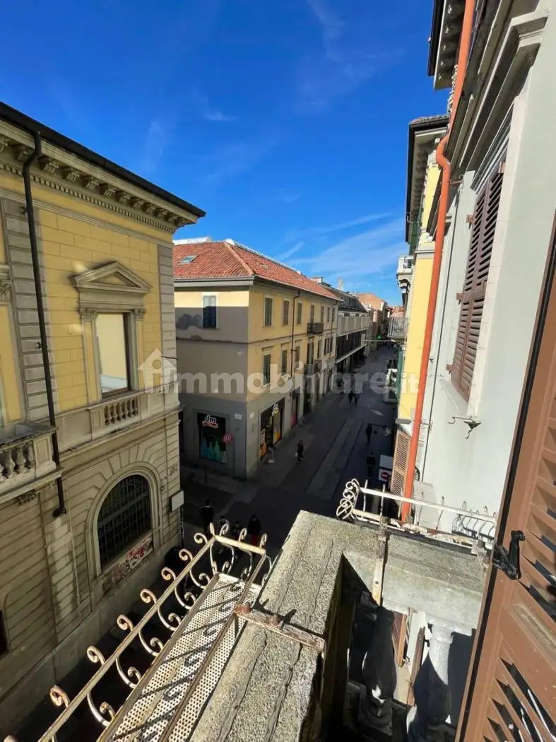 Palazzo - Edificio in Affitto - foto 4