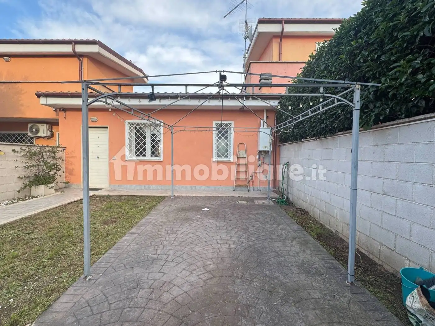 Villetta a schiera in vendita a Pomezia