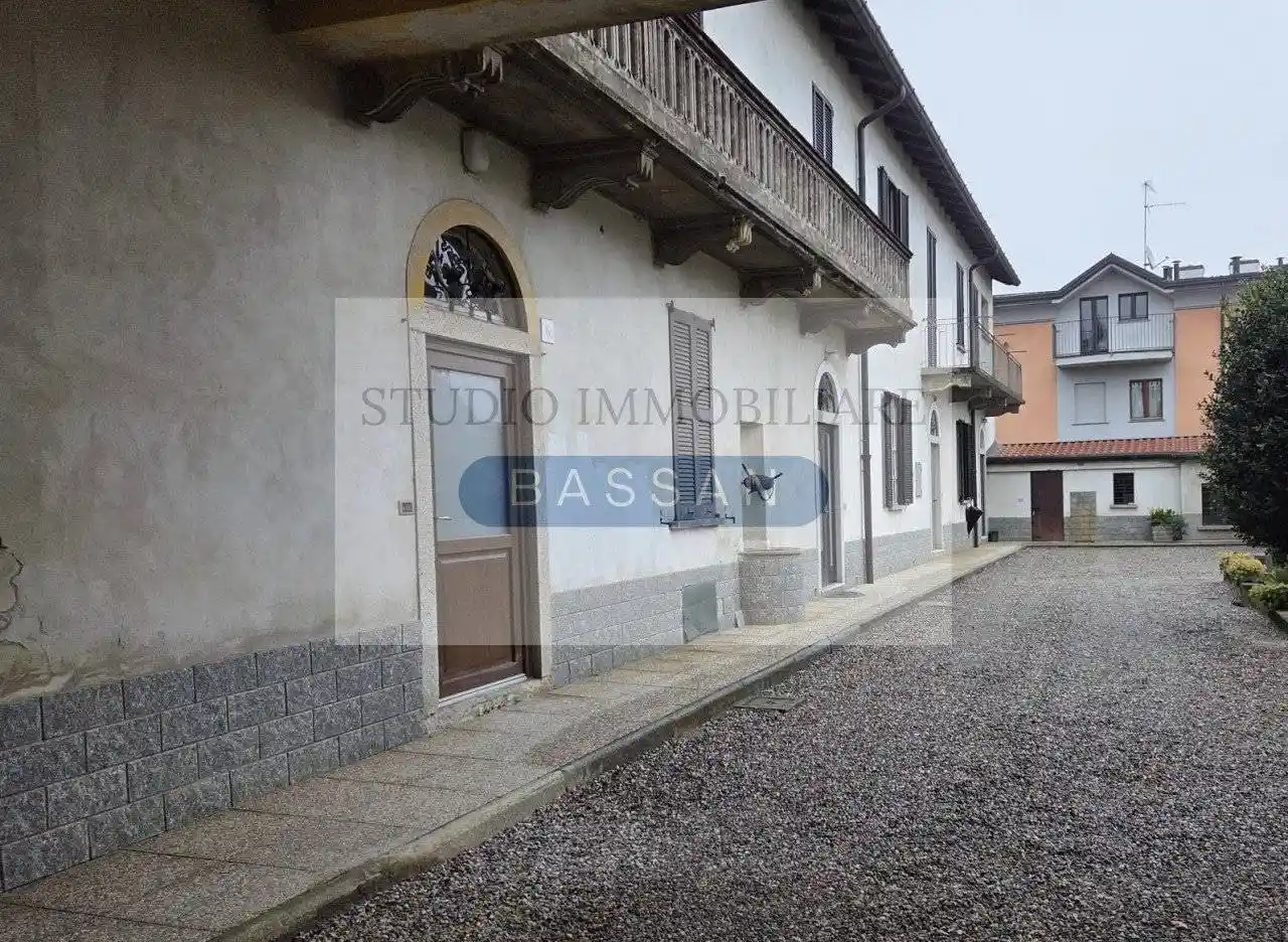 Trilocale via Vittorio Veneto 6, Centro, Carnago - foto 3