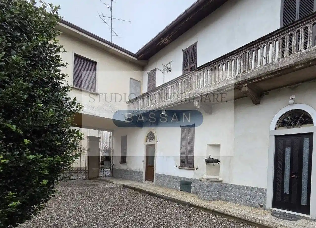 Trilocale via Vittorio Veneto 6, Centro, Carnago - foto 4