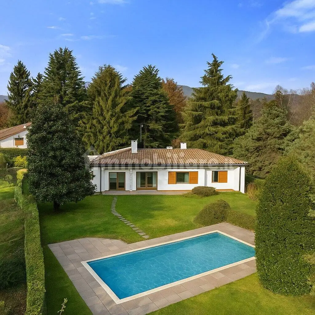 Villa in vendita a Carimate