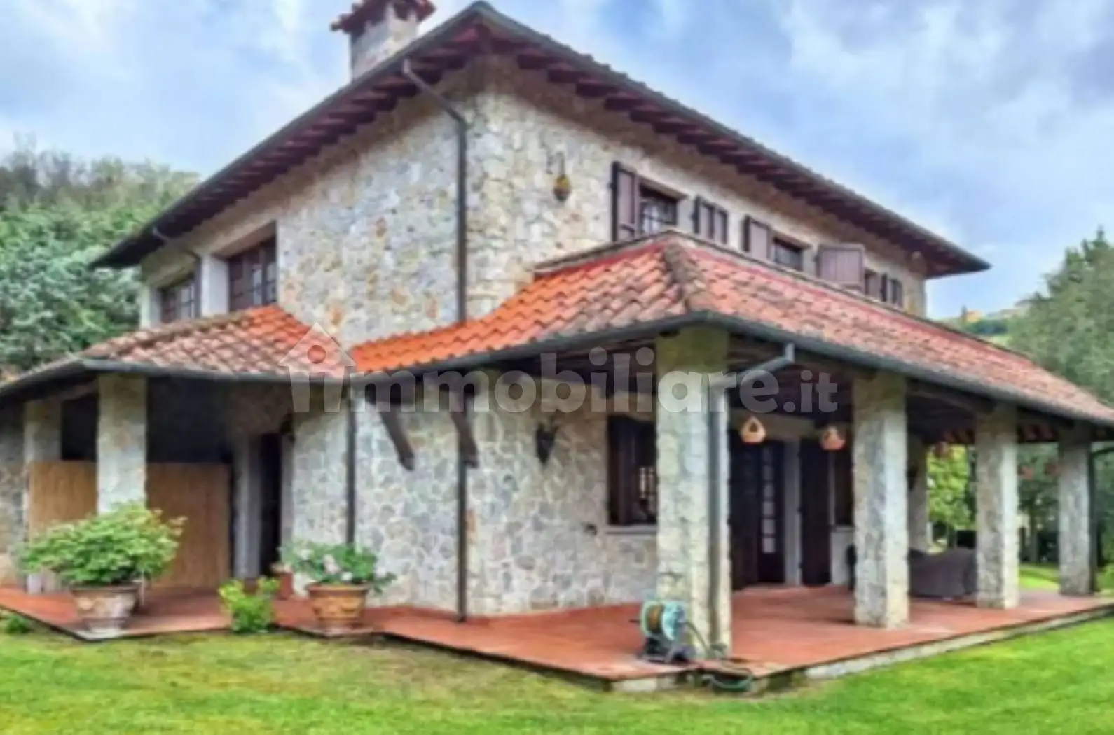 Villa in asta a Camaiore