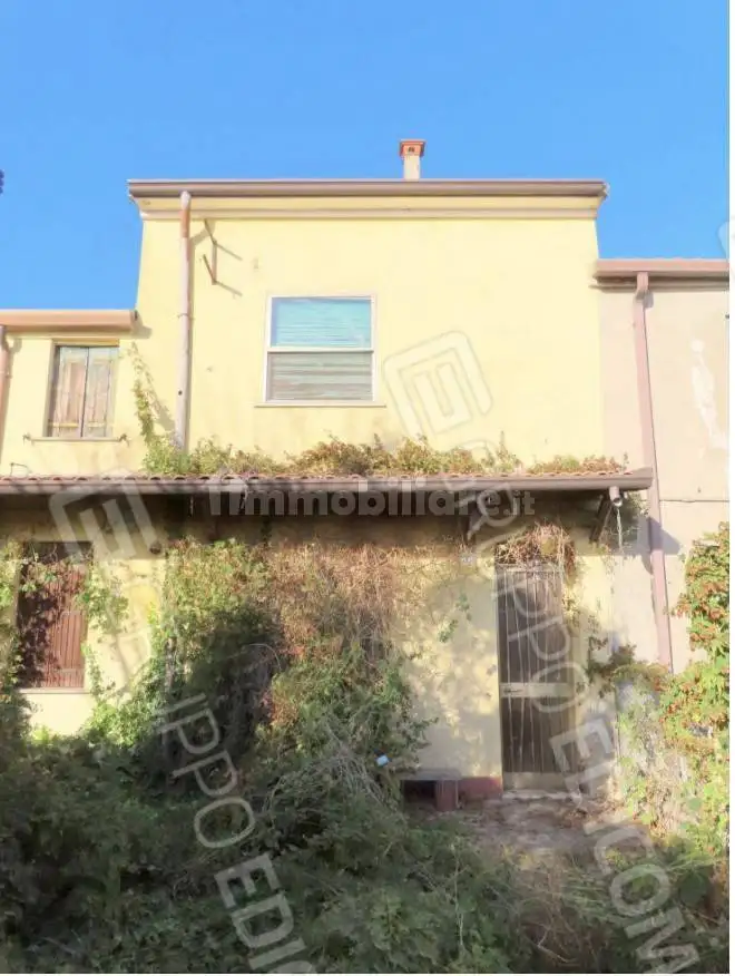 Palazzo - Stabile in asta a Corbola
