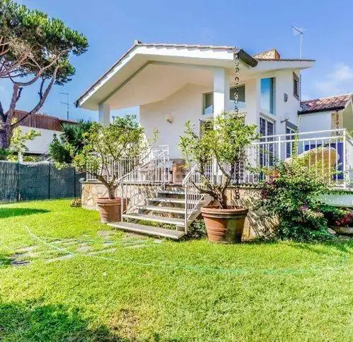 Villa in vendita a Fiumicino