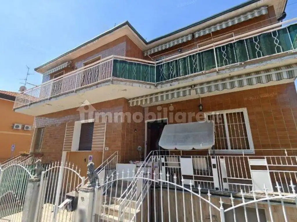 Villa in asta a Pero