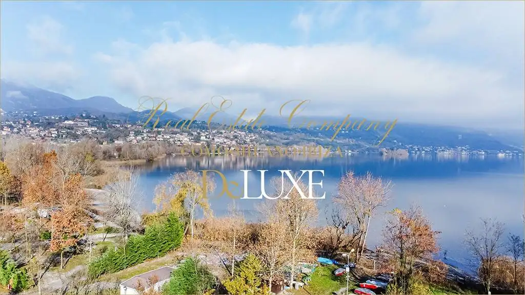 Villa in vendita a Eupilio