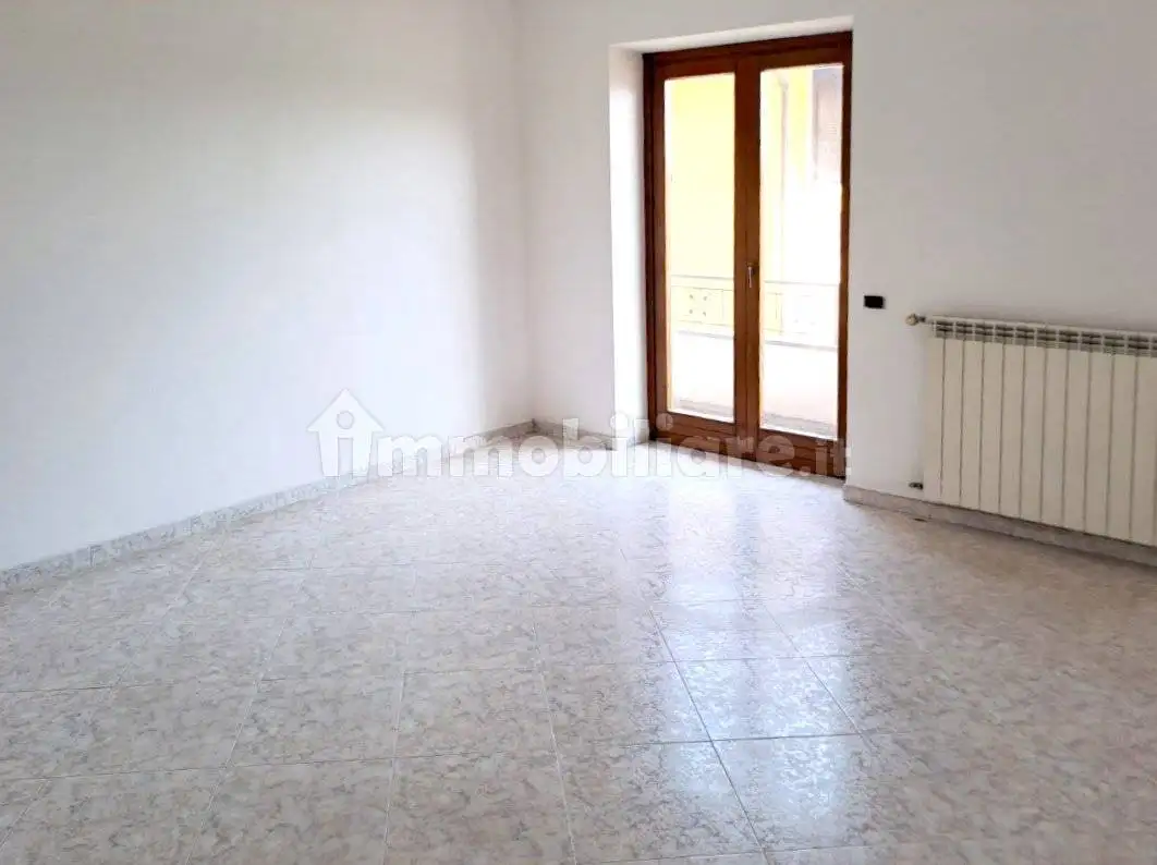 Trilocale buono stato, primo piano, Centro, Castelletto Sopra Ticino - foto 2