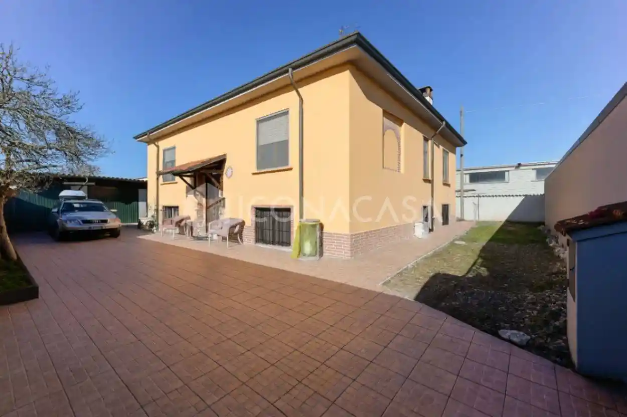 Villa unifamiliare via Alagna 124, Centro, Garlasco - foto 2