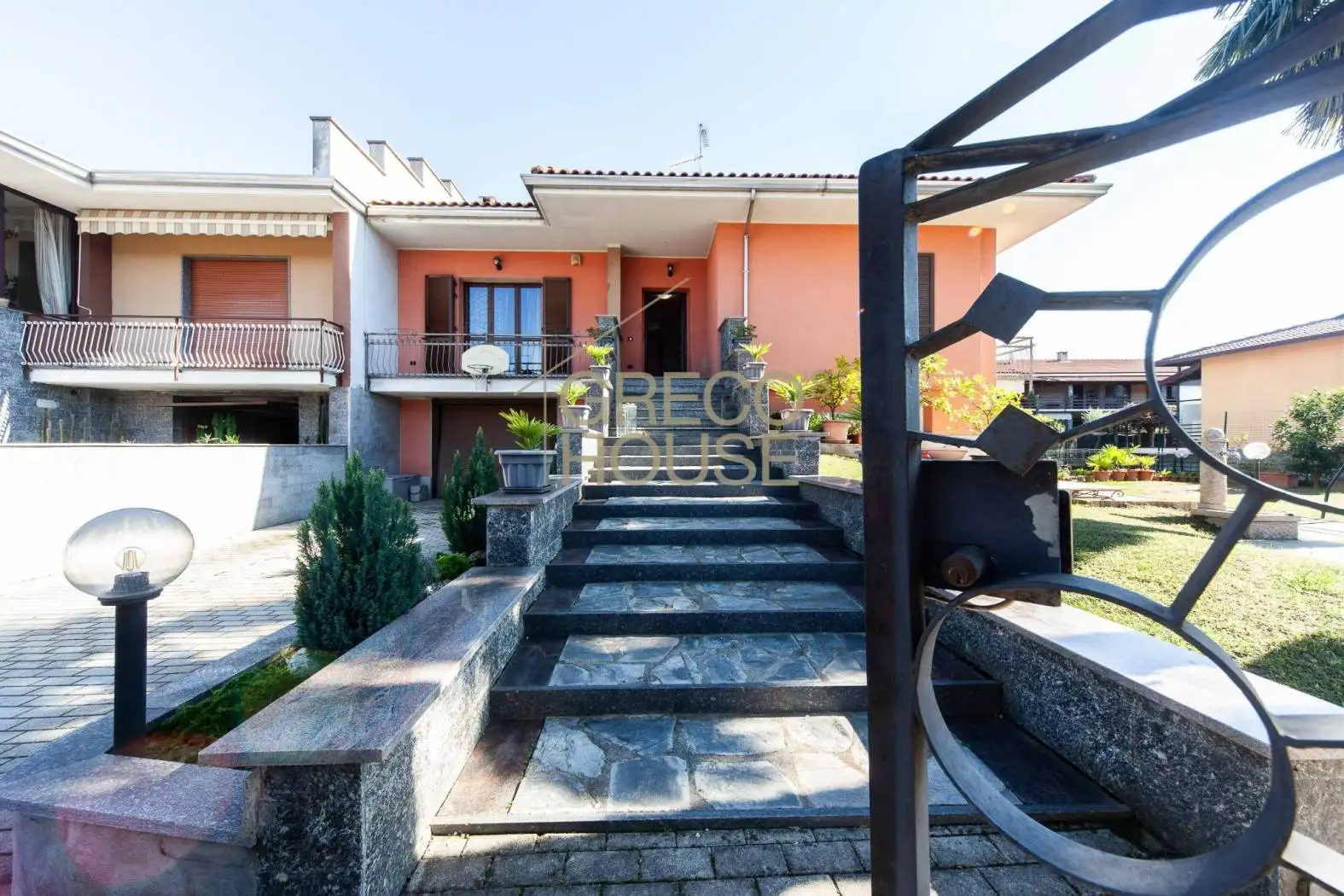 Villa in vendita a Varallo Pombia