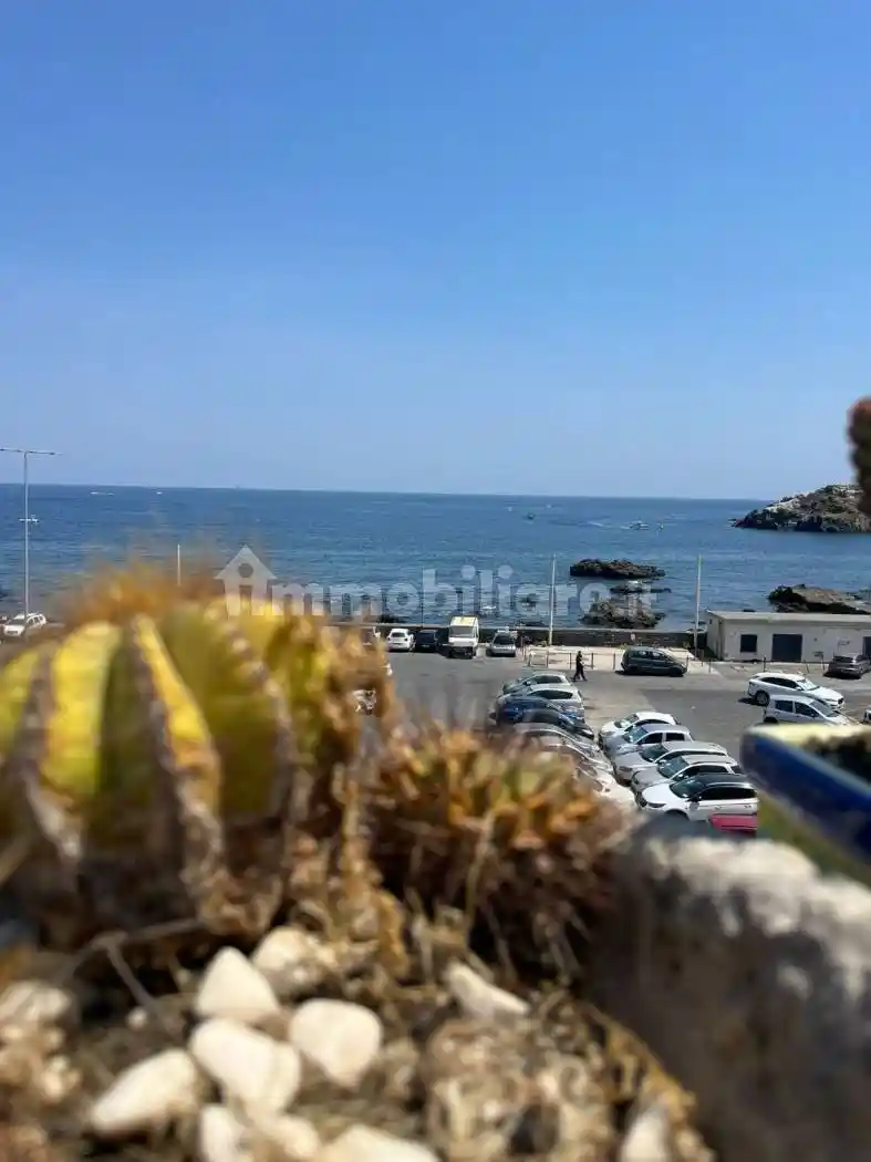 Appartamento in vendita a Aci Castello