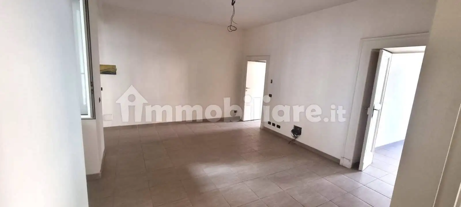 Palazzo - Edificio in affitto a Giugliano in Campania