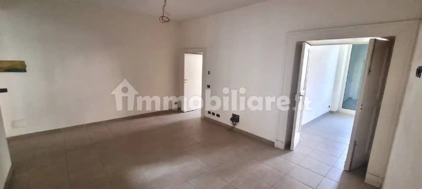 Palazzo - Edificio in Affitto - foto 2