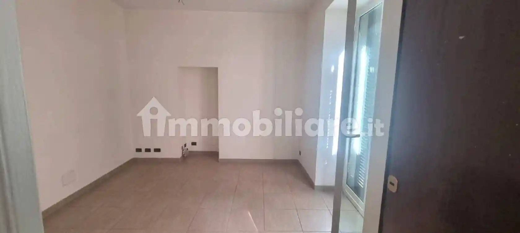 Palazzo - Edificio in Affitto - foto 4