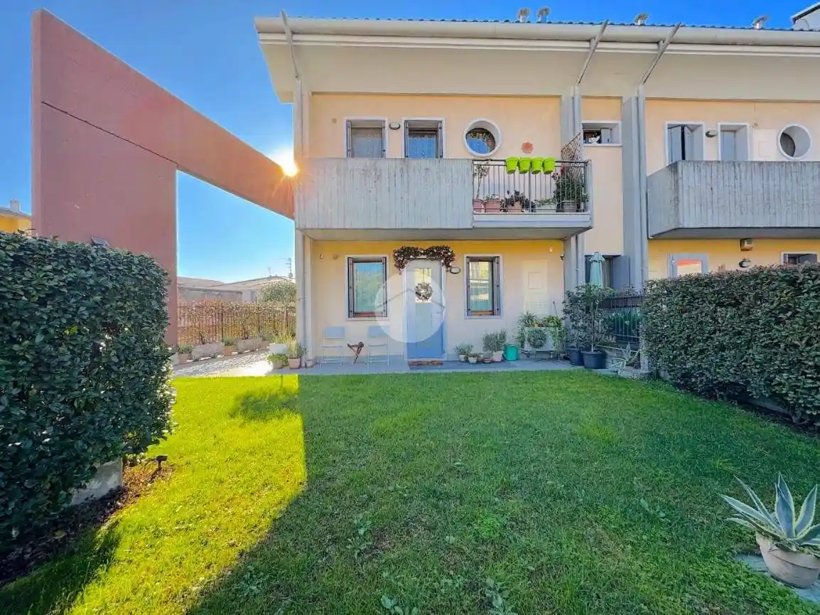 Trilocale via G. Verdi 3, Beccacivetta Azzano, Castel d'Azzano - foto 2