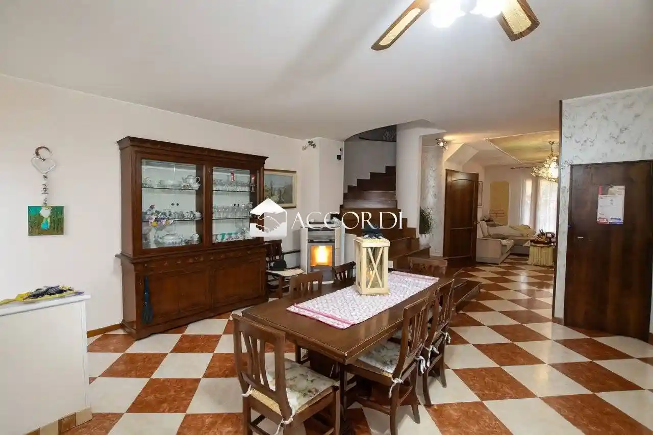 Villa a schiera via Giuseppe Garibaldi, Centro, Caerano di San Marco - foto 3