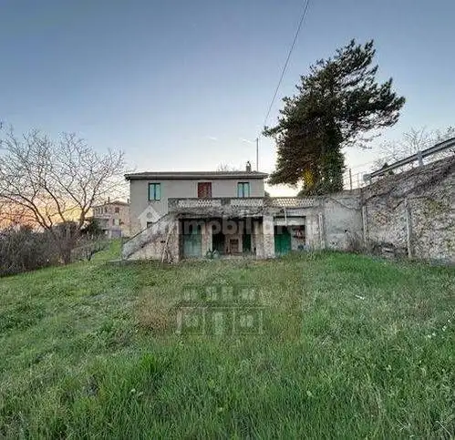 Rustico - Casale in vendita a Carassai