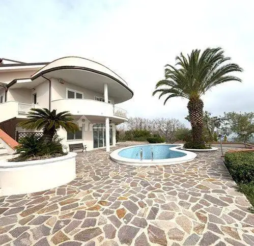 Villa in vendita a Colonnella