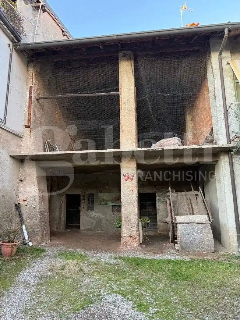 Rustico - Casale in vendita a Turate