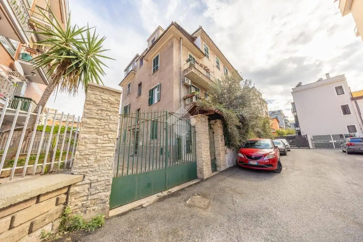 Appartamento in vendita a Roma