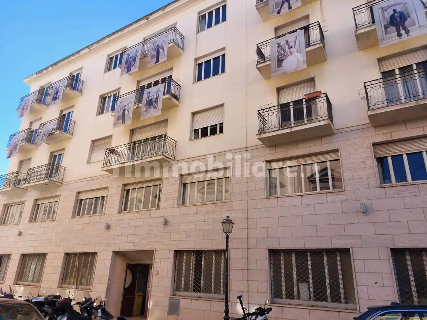 Palazzo - Edificio in Affitto - foto 2