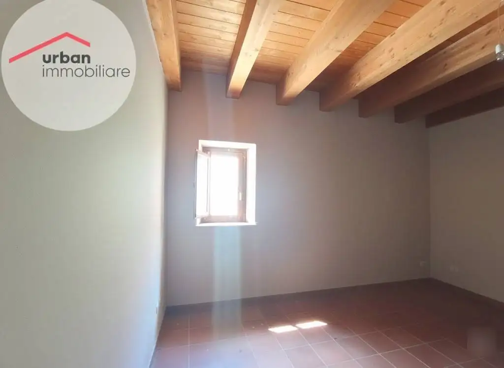 Trilocale via Giuseppe Garibaldi, Centro, Barete - foto 3