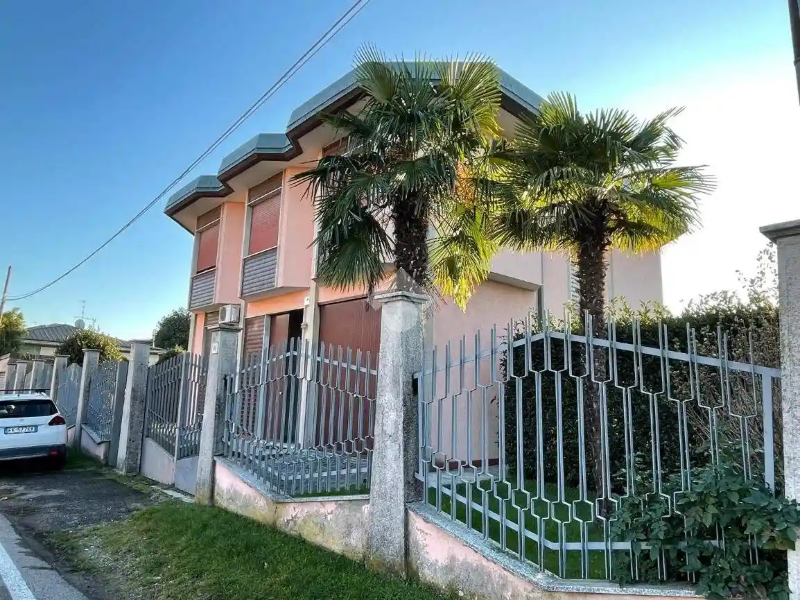 Villa in vendita a Busto Garolfo