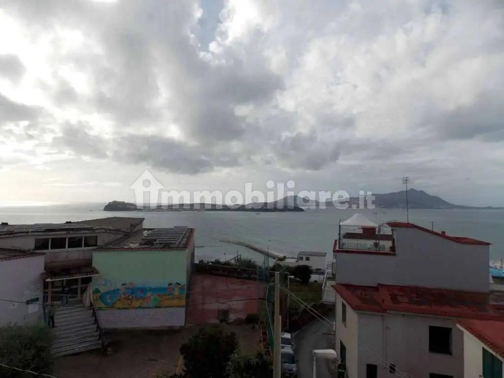 Palazzo - Edificio in vendita a Monte di Procida