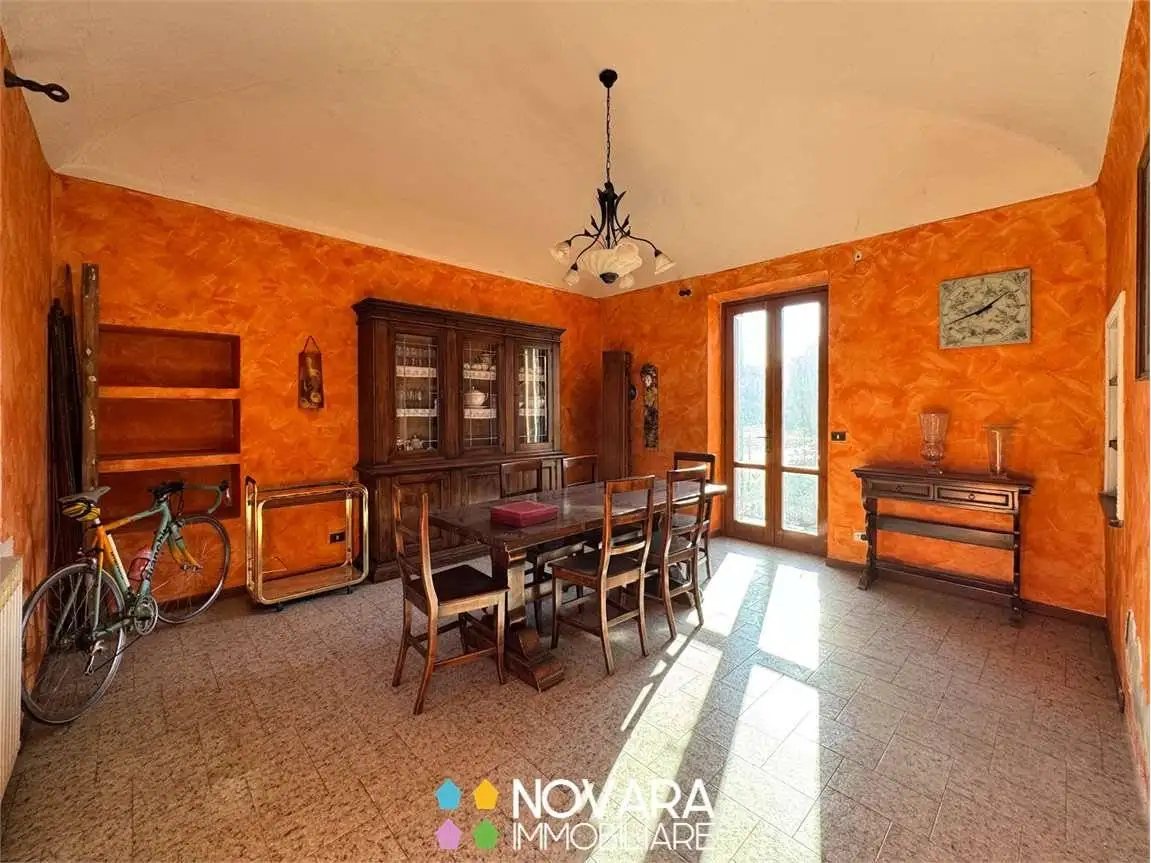 Terratetto unifamiliare 243 m², buono stato, Caltignaga - foto 2