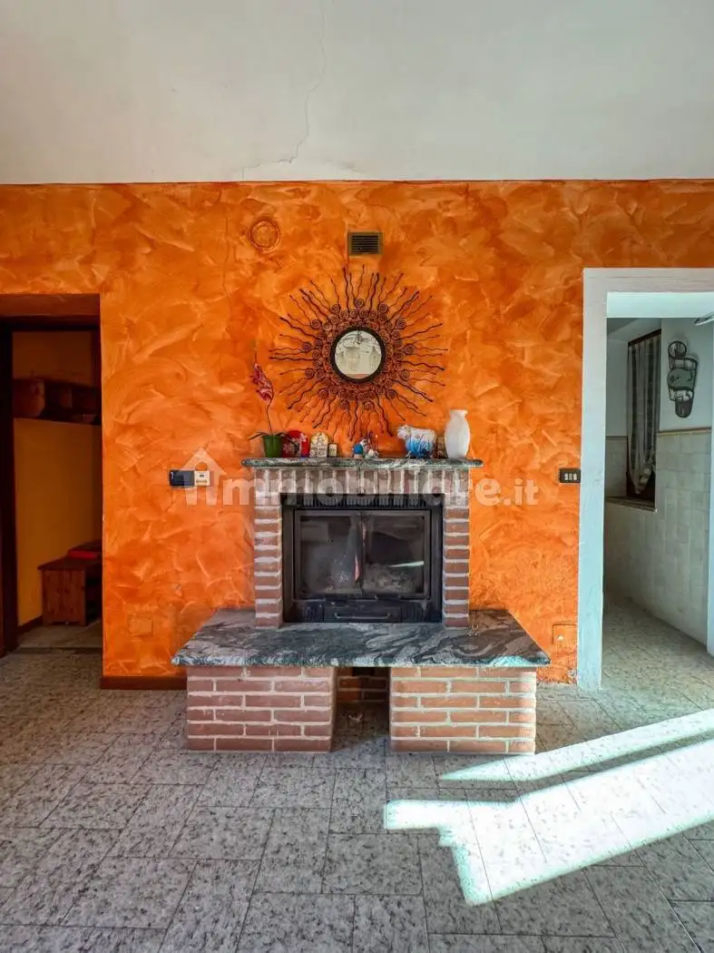 Terratetto unifamiliare 243 m², buono stato, Caltignaga - foto 3