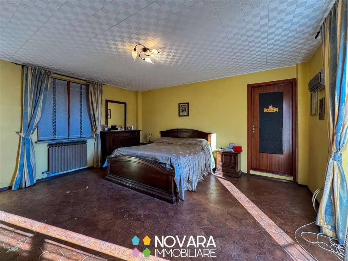 Terratetto unifamiliare 243 m², buono stato, Caltignaga - foto 5