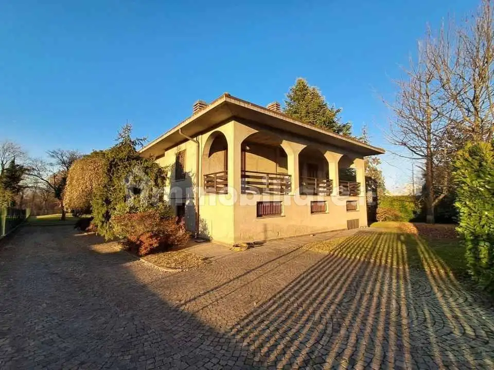 Villa in vendita a Inarzo