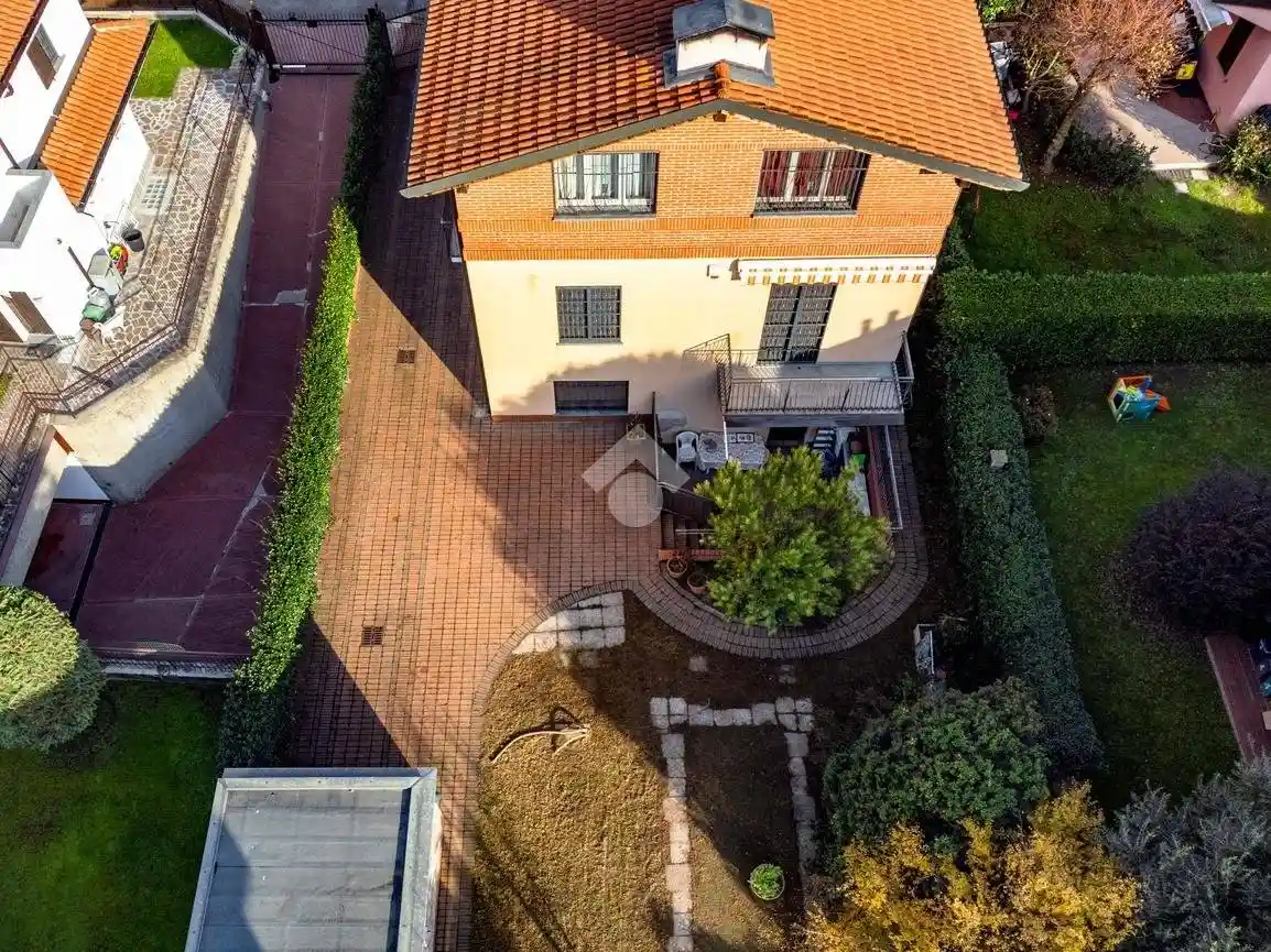 Villa in vendita a Bollate
