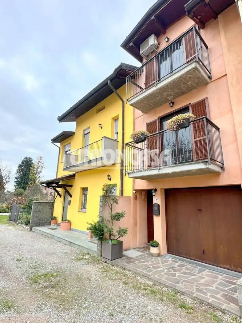 Casa indipendente in vendita a Vedano Olona