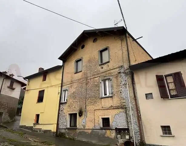 Appartamento in asta a Cocquio-Trevisago