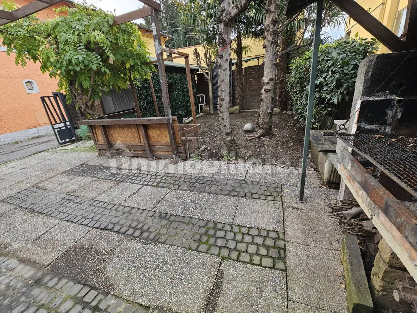 Casa indipendente in vendita a Prato