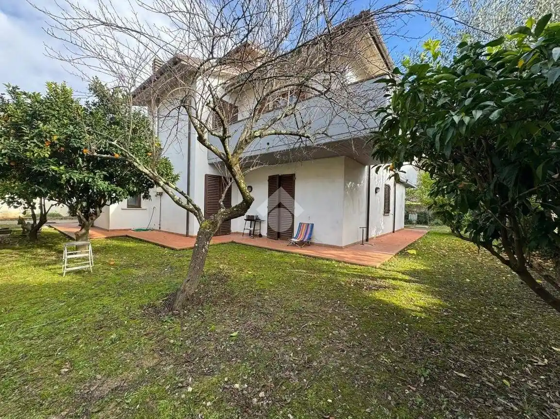 Villa in vendita a Montecatini-Terme