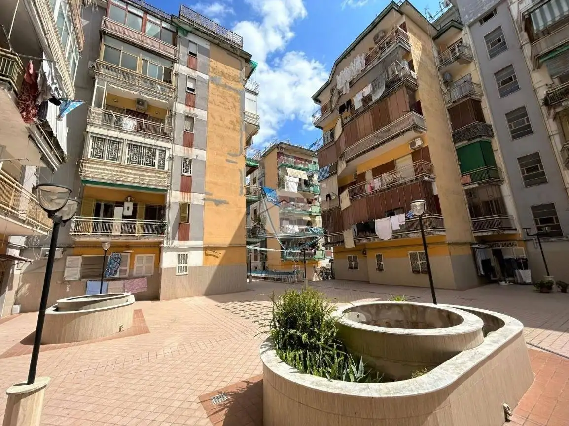 Appartamento in vendita a Napoli