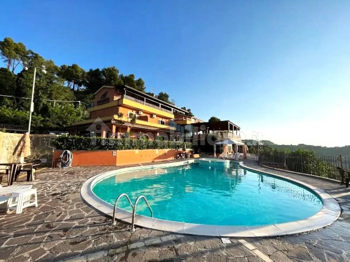 Palazzo - Edificio in vendita a Pescara