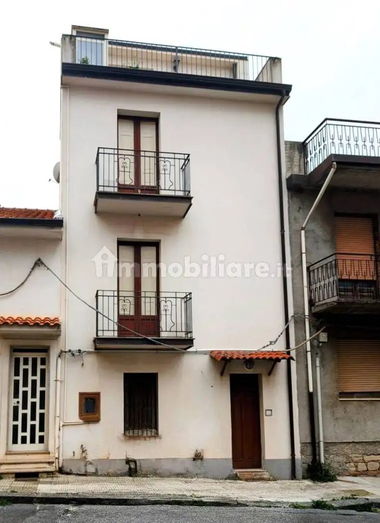 Casa indipendente in vendita a Montalbano Elicona