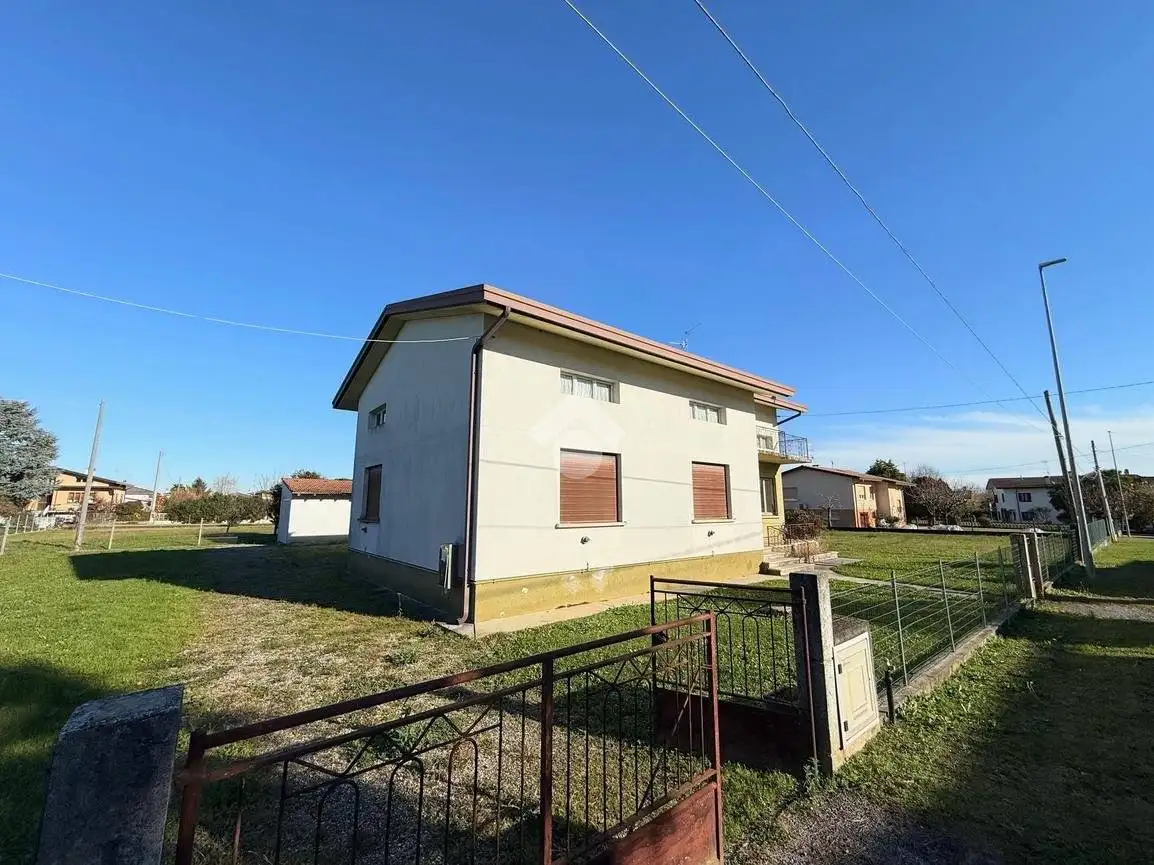 Terratetto unifamiliare via Don Minzoni 2, Centro, Azzano Decimo - foto 4