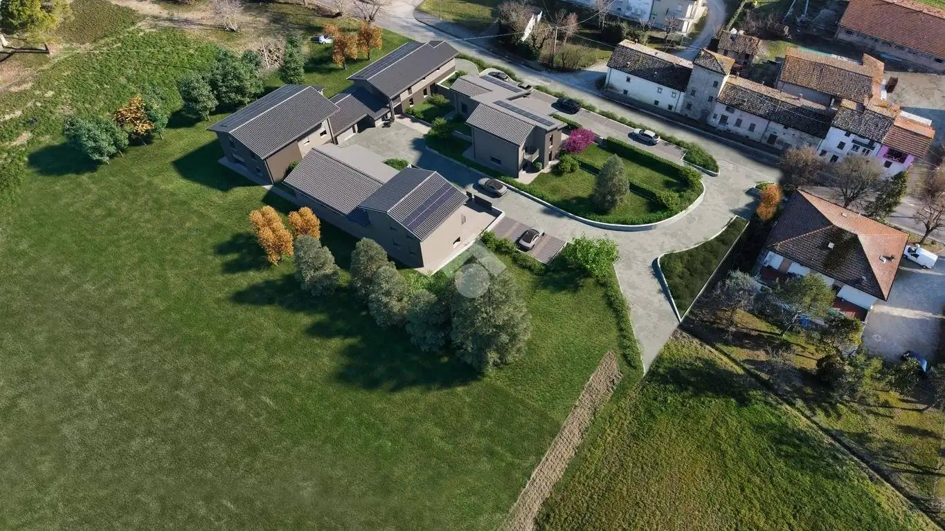 Villetta a schiera in vendita a Vezzano sul Crostolo