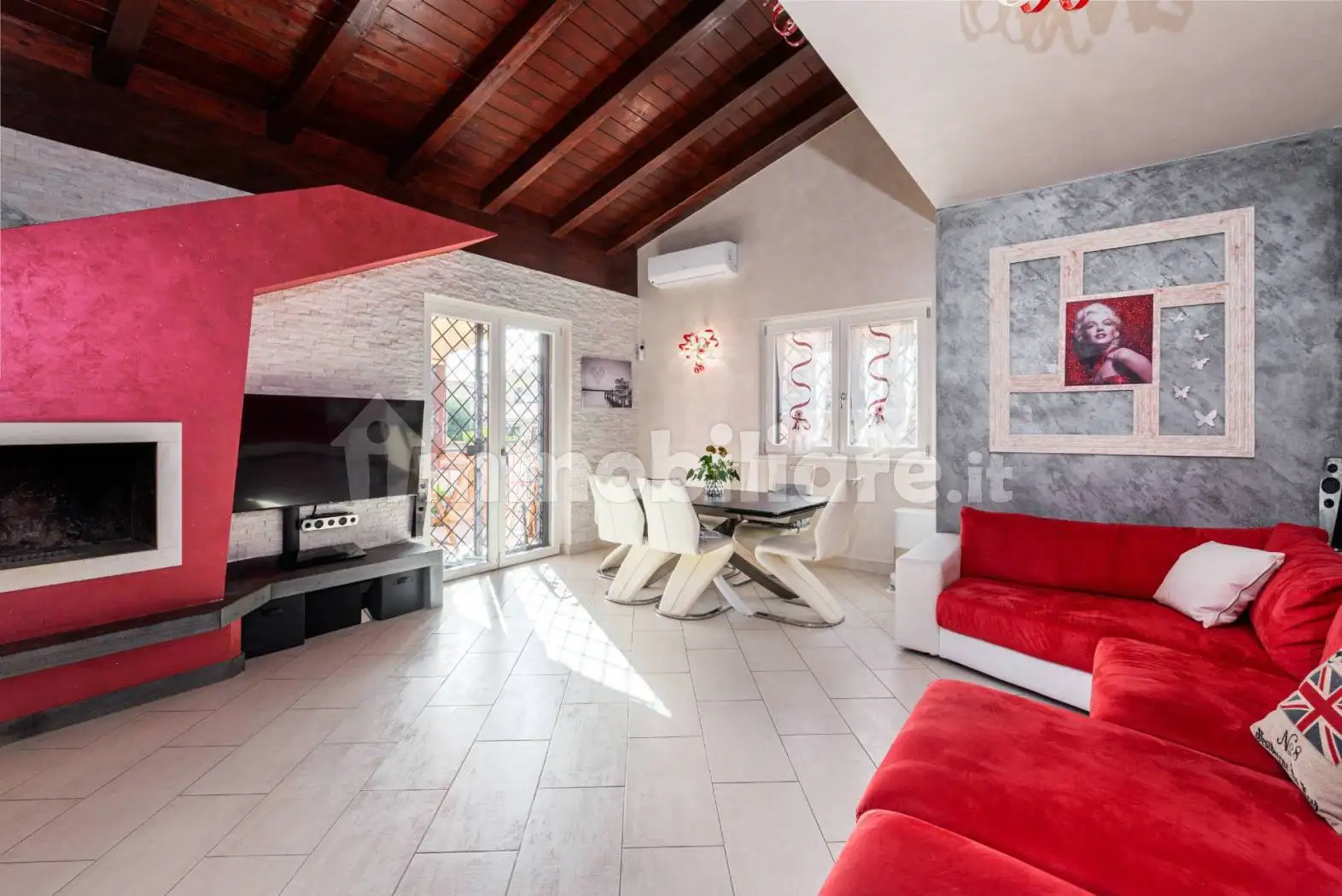 Villa bifamiliare in vendita a Roma