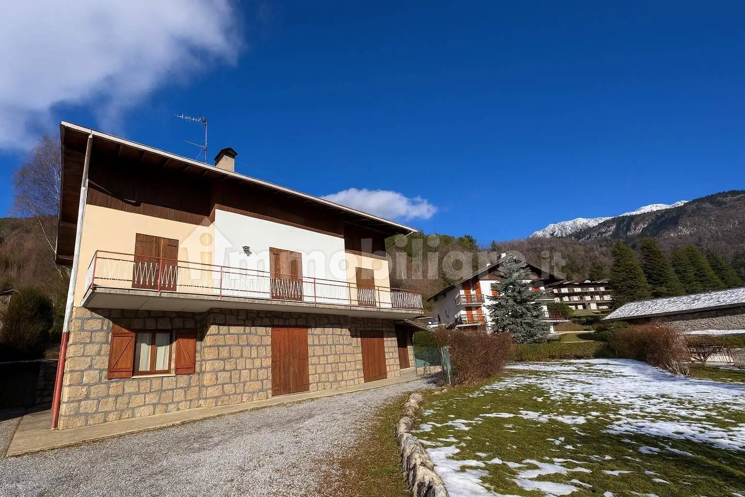 Villa in vendita a Castione della Presolana