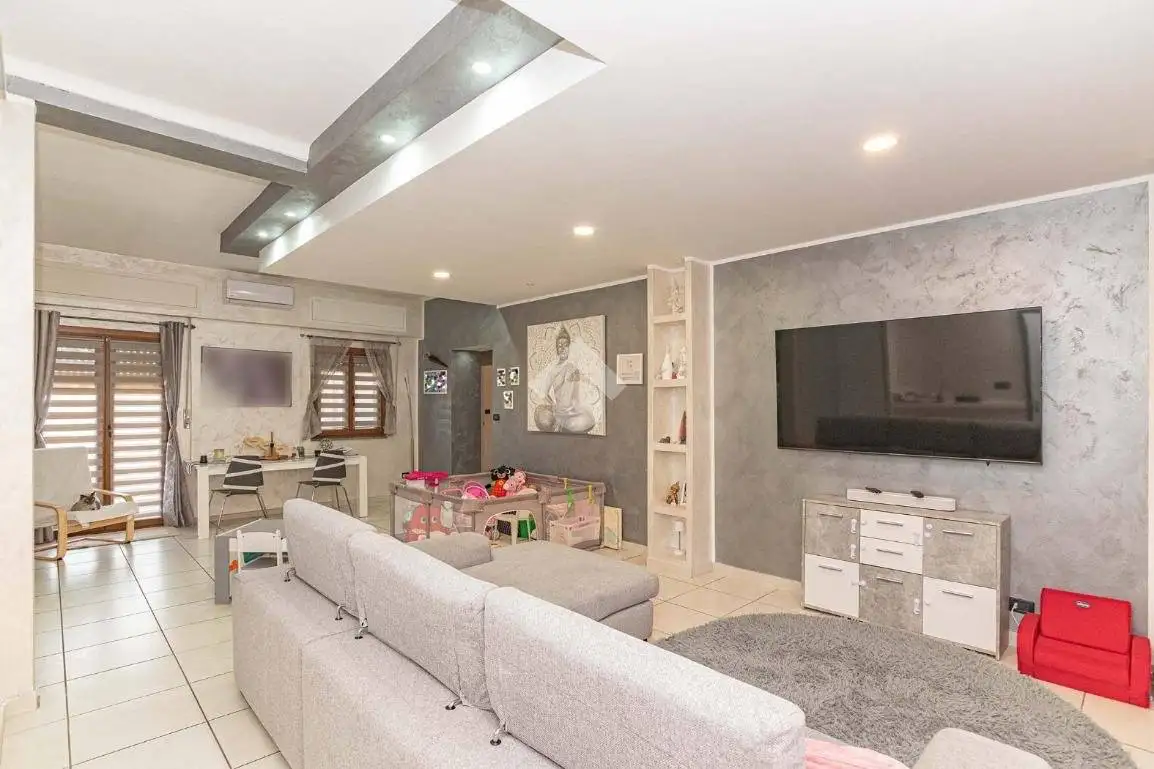 Appartamento via stura 9, Centro, Ciriè - foto 2