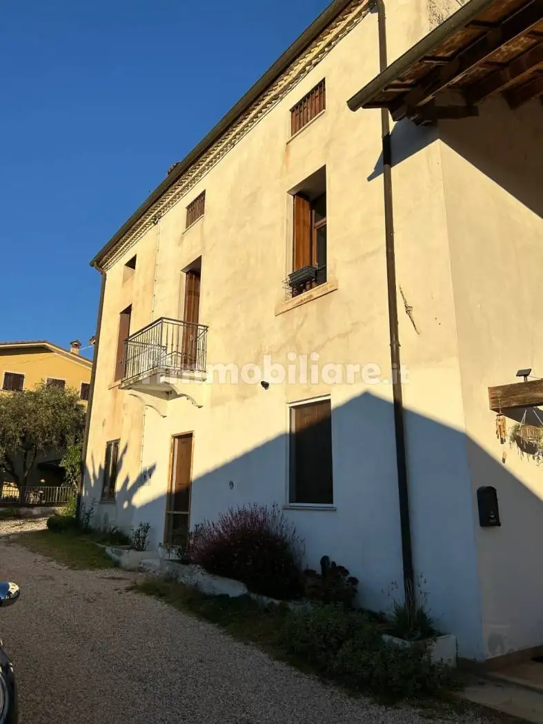 Appartamento in vendita a Montecchio Precalcino