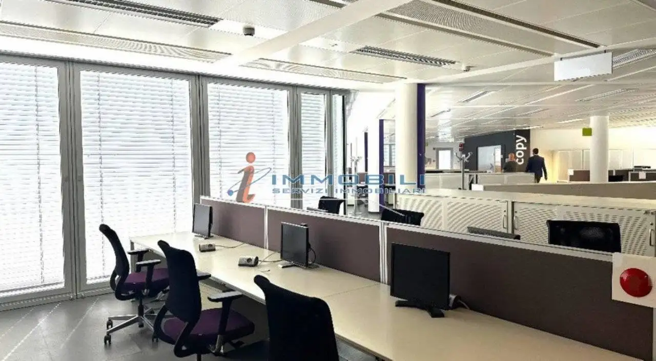 Palazzo - Edificio in affitto a Milano