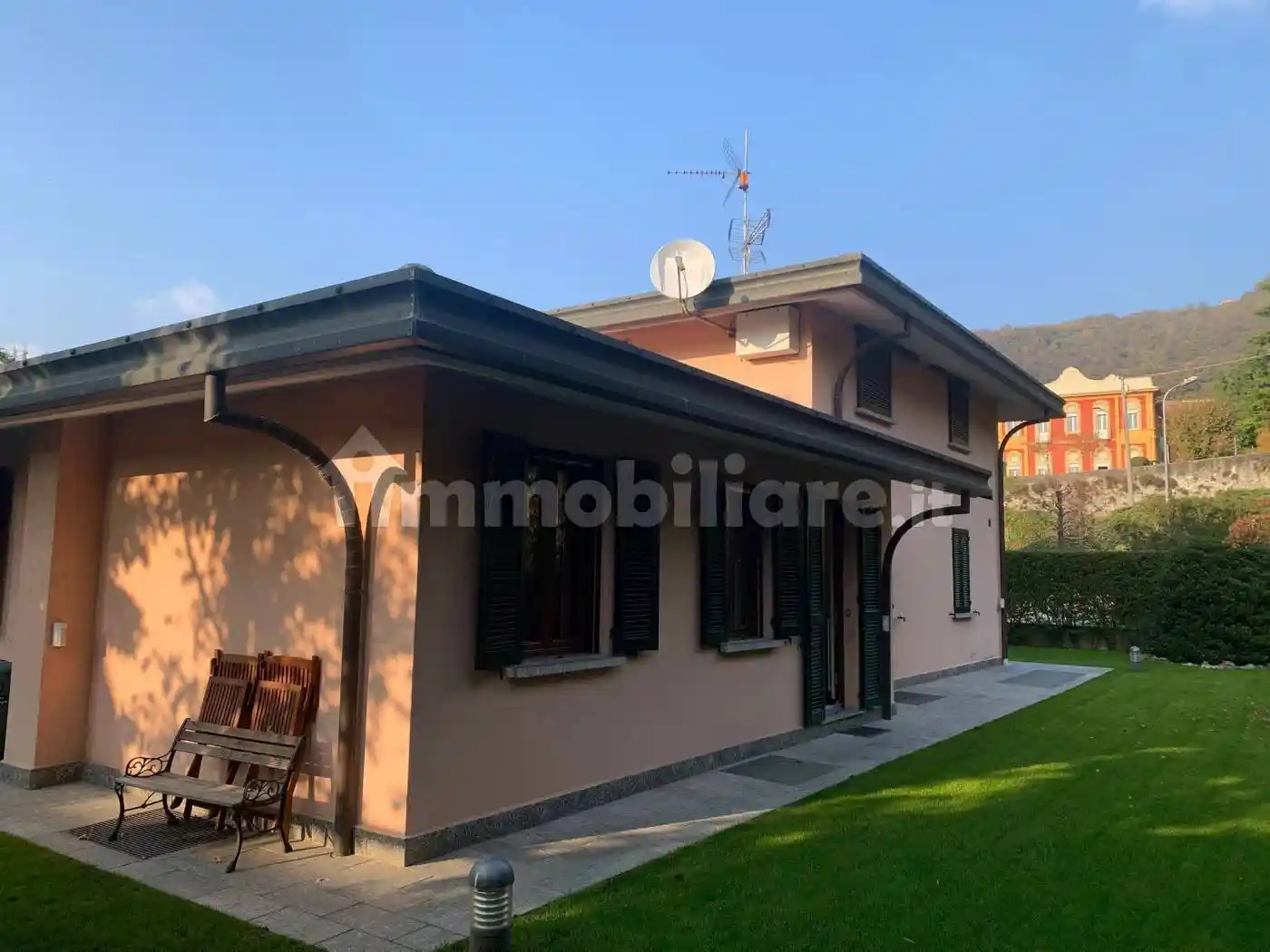 Appartamento in villa via Fratelli Valsecchi 5, Corneno Galliano Carella Mariaga, Eupilio - foto 2