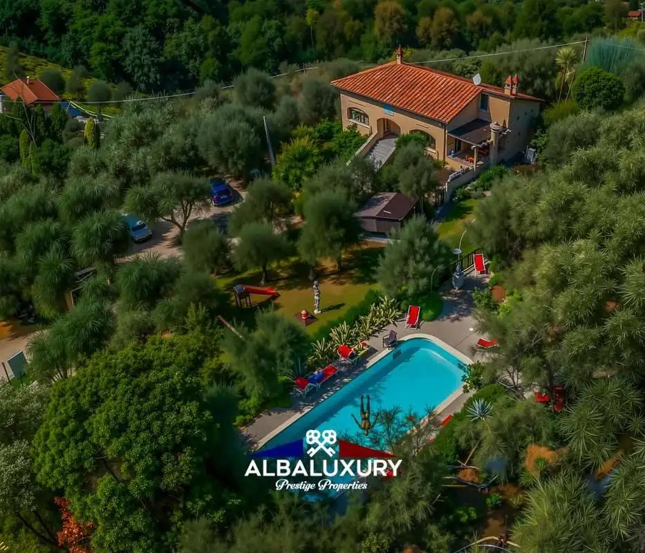 Villa in vendita a Camaiore